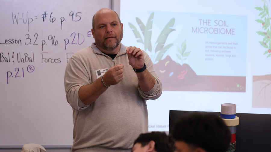 Dr. Aaron Wright teaches a class about microbiomes